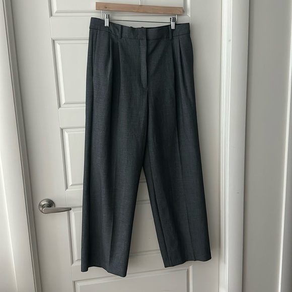 Babaton Pleated Pant in dark grey - Picture 1 of 3